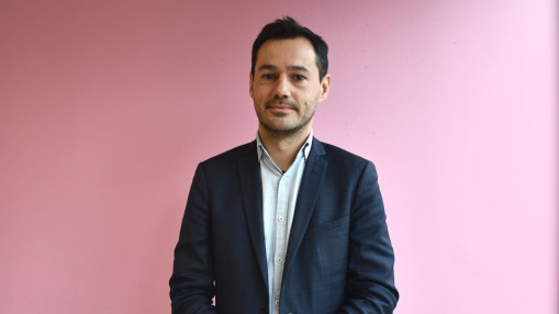 Gautier Chapuis : "On a beaucoup de 'merci' dans les rues quand on distribue les tracts de Gr&eacute;gory Doucet"