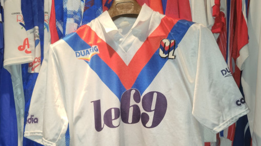 "Un retour aux premi&egrave;res &eacute;motions" : les collectionneurs de maillots sur les traces de l&rsquo;histoire de l&rsquo;OL