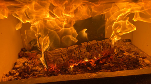 Chauffage au bois : les foyers ouverts interdits dans toute l&rsquo;agglom&eacute;ration lyonnaise &agrave; partir d&rsquo;avril 2026