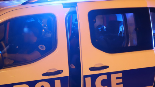 Deux agressions simultanées à Villeurbanne : un blessé à la barre de fer, un autre poignardé Deux agressions simultanées à Villeurbanne : un blessé à la barre de fer, un autre poignardé