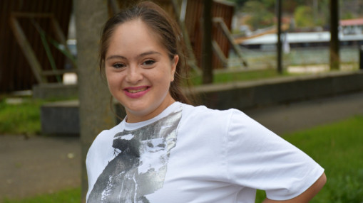 La jeune com&eacute;dienne Mayane donnera le coup d&rsquo;envoi du match OL Lyonnes-ASSE