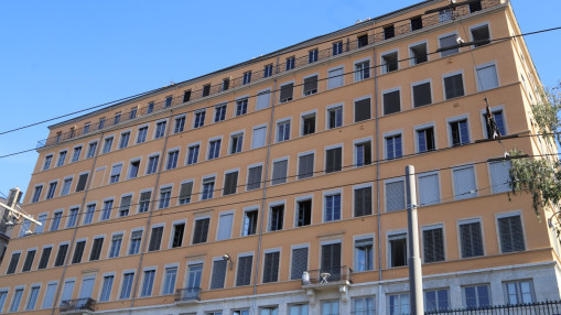 Le g&eacute;ant secret de la Croix-Rousse : ce b&acirc;timent lyonnais qui intrigue depuis deux si&egrave;cles