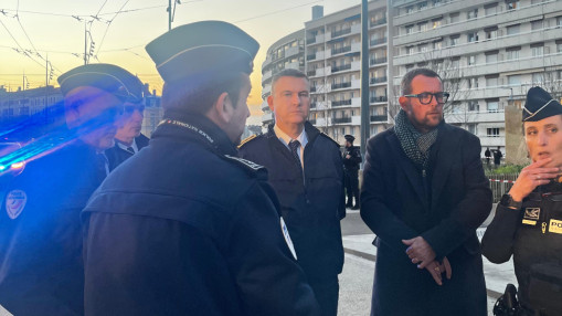 Villeurbanne : apr&egrave;s des tirs et le confinement d&rsquo;une &eacute;cole, l&rsquo;&Eacute;tat promet une mobilisation "durable"