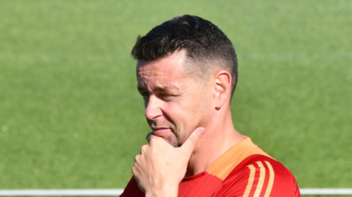 Pierre Sage va revenir au Groupama Stadium pour OL-Lens : "Je suis Lyonnais et entraîneur lensois, je ne m'en cache pas" Pierre Sage va revenir au Groupama Stadium pour OL-Lens : "Je suis Lyonnais et entraîneur lensois, je ne m'en cache pas"