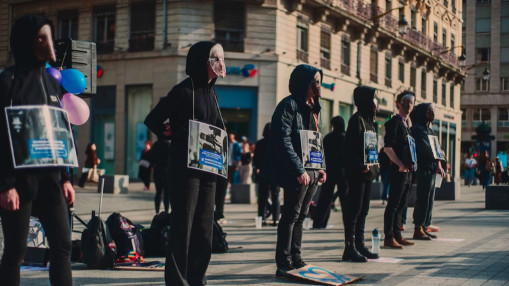 Municipales &agrave; Lyon : des militants visent Jean-Michel Aulas lors d&rsquo;une action place de la R&eacute;publique