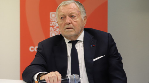 S'il est &eacute;lu maire de Lyon, Jean-Michel Aulas fera probablement son premier d&eacute;placement &agrave; l'&eacute;tranger pour voir du foot