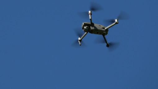 Pris en flagrant d&eacute;lit en train de piloter un drone au-dessus de la prison de Villefranche, il nie les faits