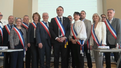 "Je vais devoir vous quitter" : pourquoi le maire de Bron est-il parti du conseil municipal sitôt élu ce samedi ? "Je vais devoir vous quitter" : pourquoi le maire de Bron est-il parti du conseil municipal sitôt élu ce samedi ?