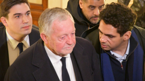 "Donnez-nous franchement votre avis" : G&eacute;n&eacute;ration Aulas r&egrave;gle ses comptes avec Roman Abreu dans une newsletter lunaire