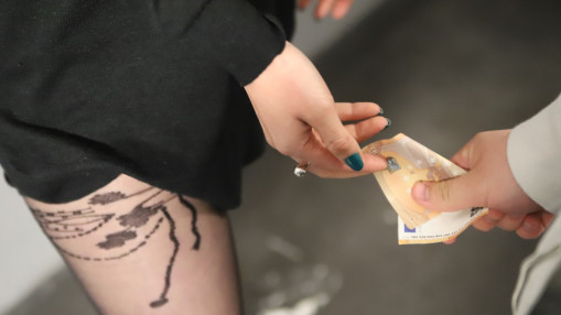 Mineure, elle &eacute;tait oblig&eacute;e de se prostituer pr&egrave;s de Lyon : la police d&eacute;barque gr&acirc;ce &agrave; sa m&egrave;re