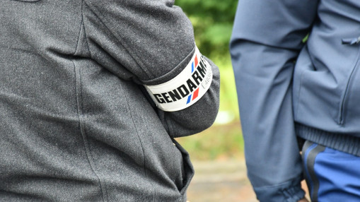 Pr&egrave;s de Lyon : les gendarmes suivent un signal&hellip; et retrouvent des camionnettes vol&eacute;es en pi&egrave;ces d&eacute;tach&eacute;es