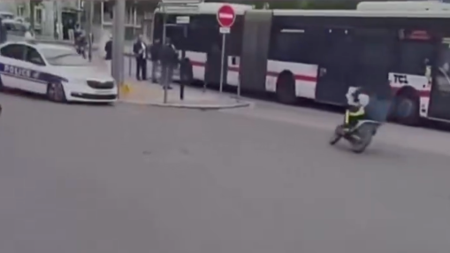 Un refus d&rsquo;obtemp&eacute;rer tourne mal &agrave; Lyon 9e : cette vid&eacute;o d&rsquo;une chute &agrave; minimoto fait le tour des r&eacute;seaux