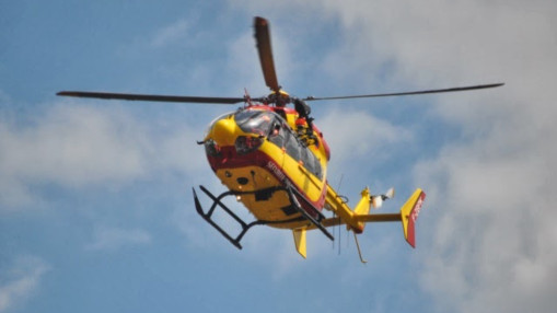 Nord de Lyon : une voiture avec trois enfants &agrave; bord finit contre un arbre, deux h&eacute;licopt&egrave;res d&eacute;ploy&eacute;s