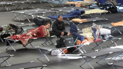 Expulsée avec quatre enfants, une famille hébergée chaque nuit dans une école de Vaulx-en-Velin Expulsée avec quatre enfants, une famille hébergée chaque nuit dans une école de Vaulx-en-Velin
