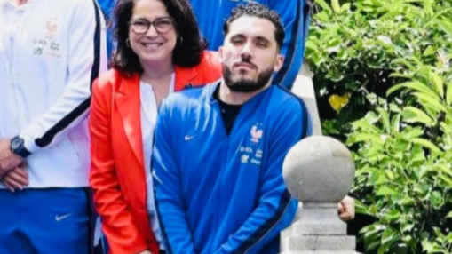 Pose photo improbable de Rayan Cherki : l'ancien joueur de l'OL se justifie Pose photo improbable de Rayan Cherki : l'ancien joueur de l'OL se justifie