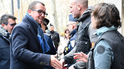 "Les habitants ne peuvent plus attendre" : le maire de Villeurbanne réclame une nouvelle brigade après la fusillade de ce week-end "Les habitants ne peuvent plus attendre" : le maire de Villeurbanne réclame une nouvelle brigade après la fusillade de ce week-end