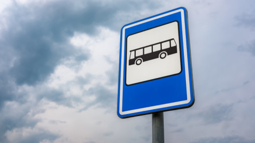 Taponas : des excr&eacute;ments humains retrouv&eacute;s dans un abribus scolaire, la mairie pousse un coup de gueule