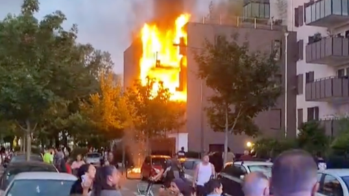 Des explosions entendues, 60 habitants &eacute;vacu&eacute;s : spectaculaire incendie &agrave; Saint-Fons