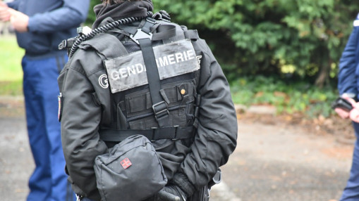 Pr&egrave;s de Lyon : une femme agress&eacute;e et viol&eacute;e alors qu&rsquo;elle rentrait chez elle, un suspect &eacute;crou&eacute;