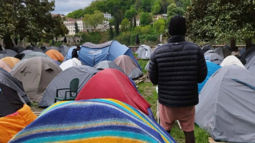 Canicule &agrave; Lyon : 122 jeunes vivent toujours sous des tentes, la mairie lance un appel &agrave; l&rsquo;&Eacute;tat