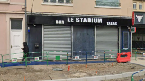 Des clients &agrave; l'int&eacute;rieur, un bar vis&eacute; par une rafale de tirs pr&egrave;s de Lyon : ce que l'on sait