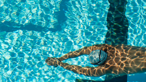 Plusieurs baigneuses alertent le personnel, un homme plac&eacute; en garde &agrave; vue &agrave; Bron apr&egrave;s s'&ecirc;tre masturb&eacute; &agrave; la piscine