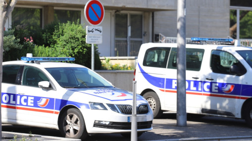 Un myst&eacute;rieux message annon&ccedil;ant un attentat conduit deux jeunes hommes en garde &agrave; vue &agrave; V&eacute;nissieux