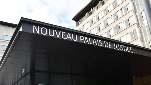 Attaque au couteau à l'hôpital Lyon Sud : la justice ordonne l'internement psychiatrique de l'agresseur Attaque au couteau à l'hôpital Lyon Sud : la justice ordonne l'internement psychiatrique de l'agresseur