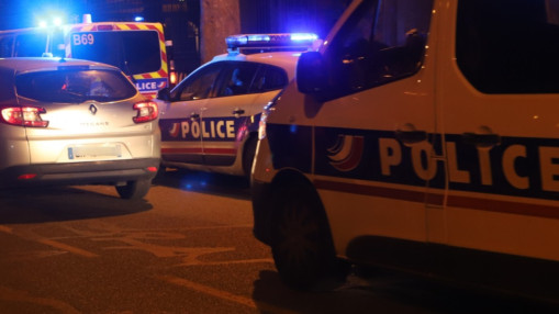 V&eacute;nissieux : un adolescent de 16 ans retrouv&eacute; mort au pied d'un immeuble, les enqu&ecirc;teurs cherchent &agrave; comprendre