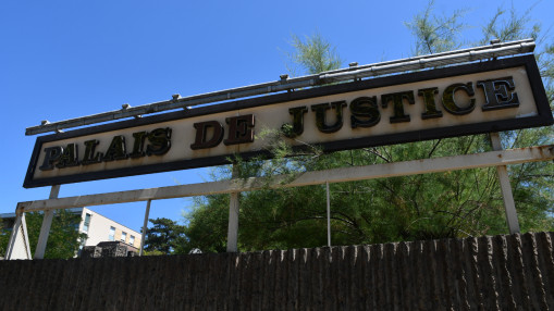 Villefranche-sur-Saône : libéré le matin, il détruit un pare-brise quelques heures plus tard et retourne illico en prison Villefranche-sur-Saône : libéré le matin, il détruit un pare-brise quelques heures plus tard et retourne illico en prison