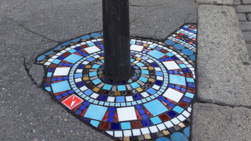 Qui est Ememem, le mystérieux "raccommodeur de trottoirs" lyonnais ? Qui est Ememem, le mystérieux "raccommodeur de trottoirs" lyonnais ?