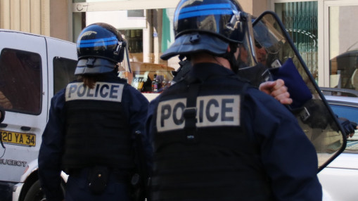 Par peur de "faire une b&ecirc;tise", un Villeurbannais appelle la police pour confier ses armes &agrave; feu