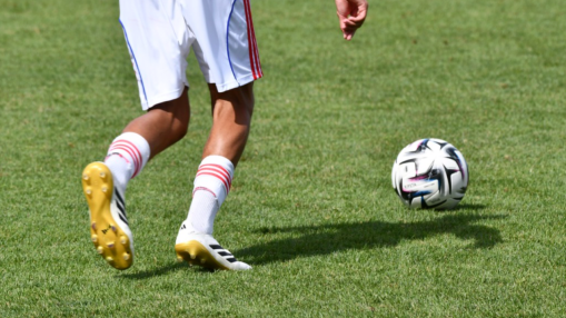 Football amateur : un &eacute;ducateur U15 agress&eacute; par un parent lors d&rsquo;un match dans le Rh&ocirc;ne