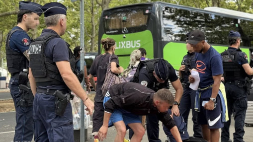 Lyon : ils volent un sac dans la soute d&rsquo;un car &agrave; Gerland, un suspect rattrap&eacute; en pleine fuite