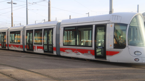 Près de Lyon : une rame du tramway T3 déraille après une collision, le trafic fortement perturbé Près de Lyon : une rame du tramway T3 déraille après une collision, le trafic fortement perturbé