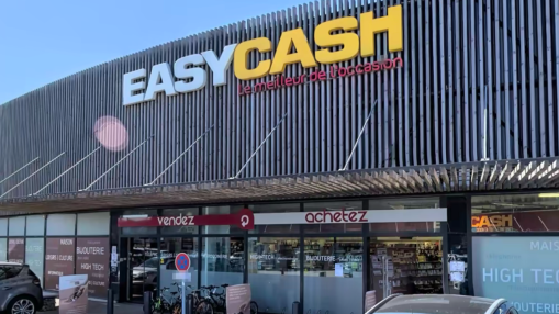 Braquage pr&egrave;s de Lyon : deux hommes arm&eacute;s d&eacute;barquent dans un Easy Cash et s&rsquo;enfuient en scooter