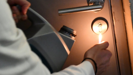 Un paillasson incendi&eacute; pr&egrave;s de Lyon : les policiers font une autre d&eacute;couverte inqui&eacute;tante quelques m&egrave;tres plus loin