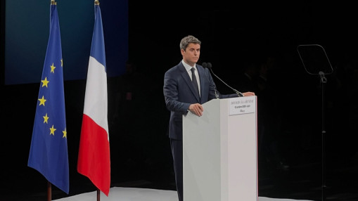 Pr&eacute;sidentielle 2027 : &agrave; Lyon, Gabriel Attal d&eacute;voile son "pacte pour la jeunesse" et cible Jean-Luc M&eacute;lenchon