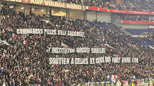 Cette banderole des Bad Gones qui fait &eacute;cho aux violences ce samedi &agrave; Lyon