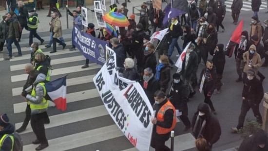 Environ 1000 personnes à Lyon pour la "Marche des libertés"