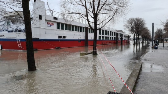 Lyon : les berges du Rhône sous l'eau