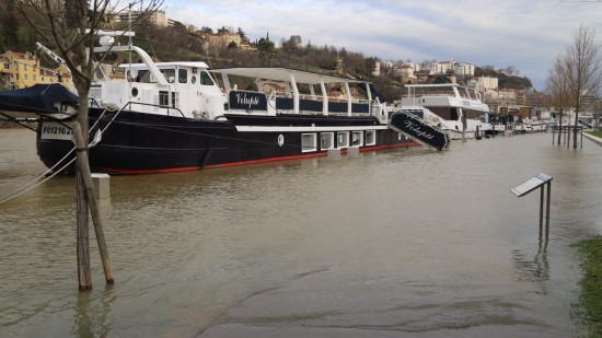 Que d'eau ! La Saône continue de déborder à Lyon !