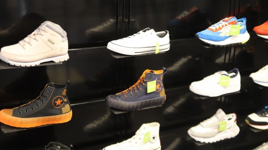 Près de Lyon : un couple de Villeurbannais rattrapé après avoir volé 3000 euros de chaussures et de vêtements 