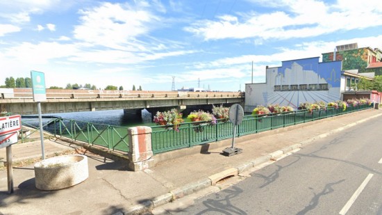 Une roquette pêchée au sud de Lyon Une roquette pêchée au sud de Lyon