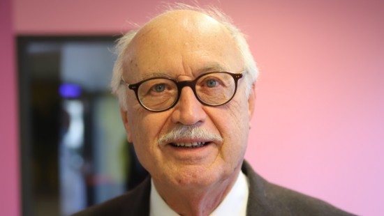 Jean-Louis Touraine : "La majorité des gens souhaite que le droit à la fin de vie digne soit disponible et accessible"