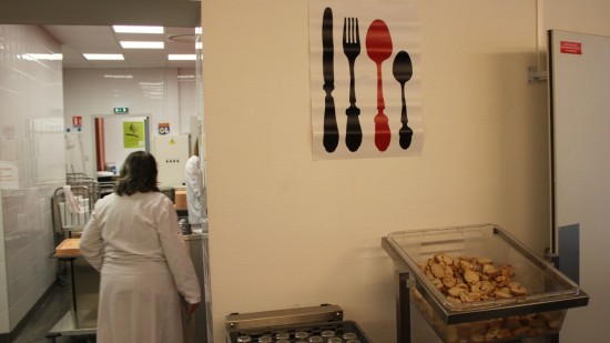 Lyon : la droite demande au moins un repas par semaine avec de la viande dans les cantines, Doucet botte en touche