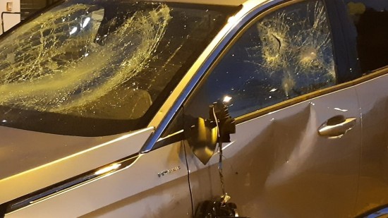 Le maire de Bron attaqué, son véhicule fortement endommagé 