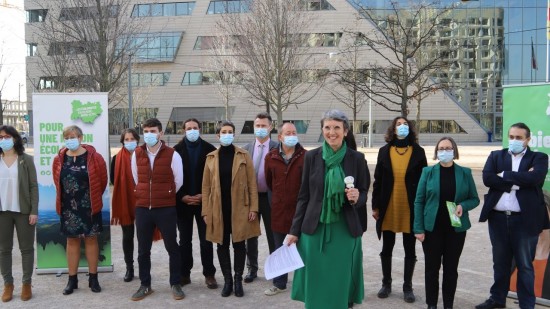 Régionales 2021 : sous la fenêtre de Laurent Wauquiez, Fabienne Grébert présente ses chefs de file écologistes