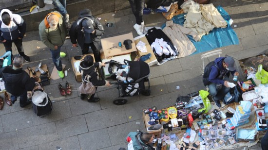Lyon : la mairie prête à légaliser le marché clandestin de la Guillotière plutôt que de l'interdire ?