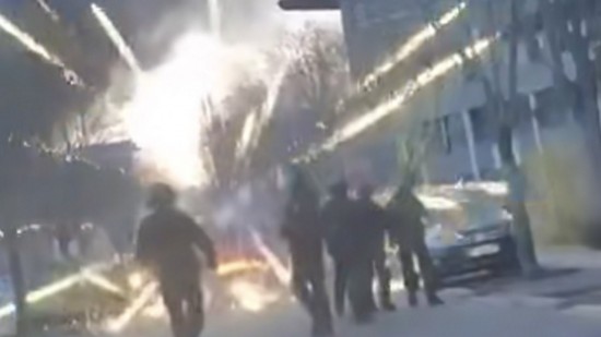 Nouvelles violences urbaines à Lyon : les policiers visés par des mortiers, plusieurs interpellations Nouvelles violences urbaines à Lyon : les policiers visés par des mortiers, plusieurs interpellations